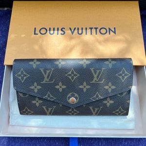 Louis Vuitton Rose Sarah Wallet